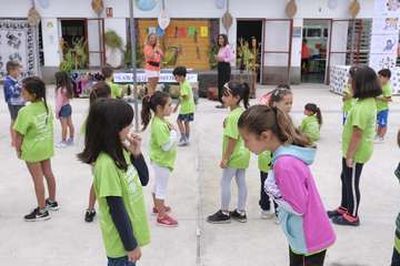 El campus ‘Construyendo comunidad en familia’ ofrece un ‘oasis’ estival a 176 chicos en el parque Jaime O’Shanahan/TA.